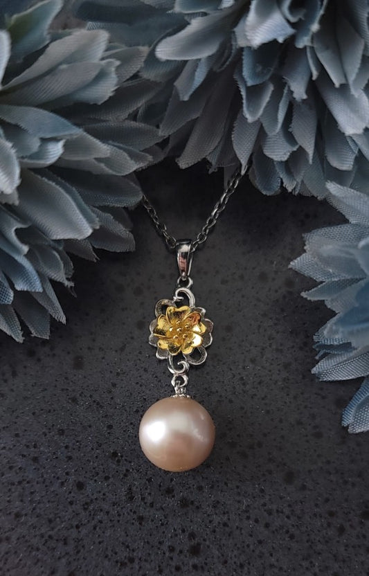 Delicate Gold Flower Pearl Pendant